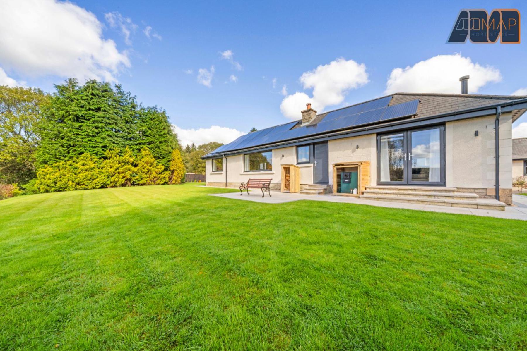 Large Family Home With Hot Tub Or Jacuzzi, Log Burner Bearsden Exterior foto