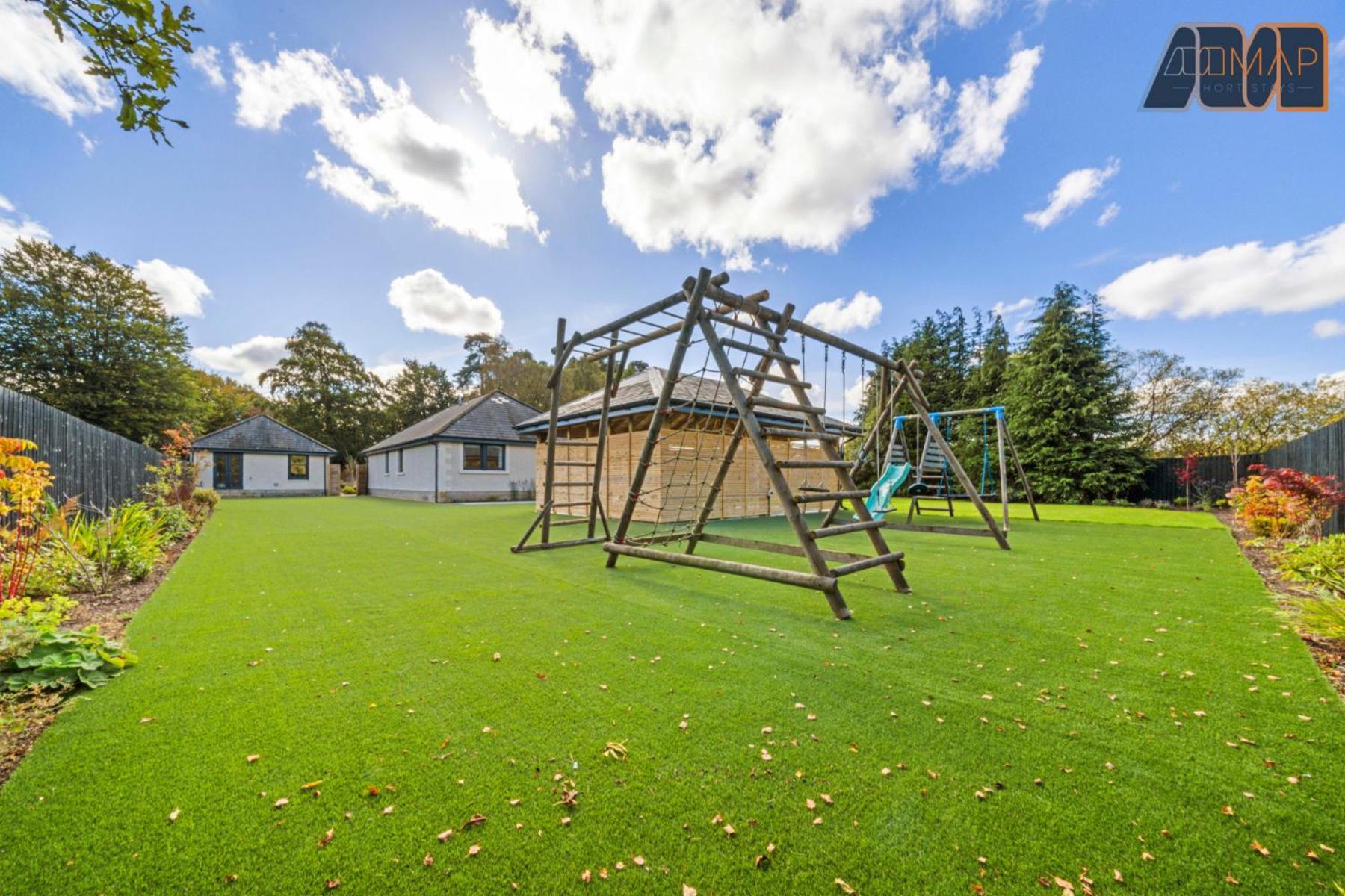 Large Family Home With Hot Tub Or Jacuzzi, Log Burner Bearsden Exterior foto